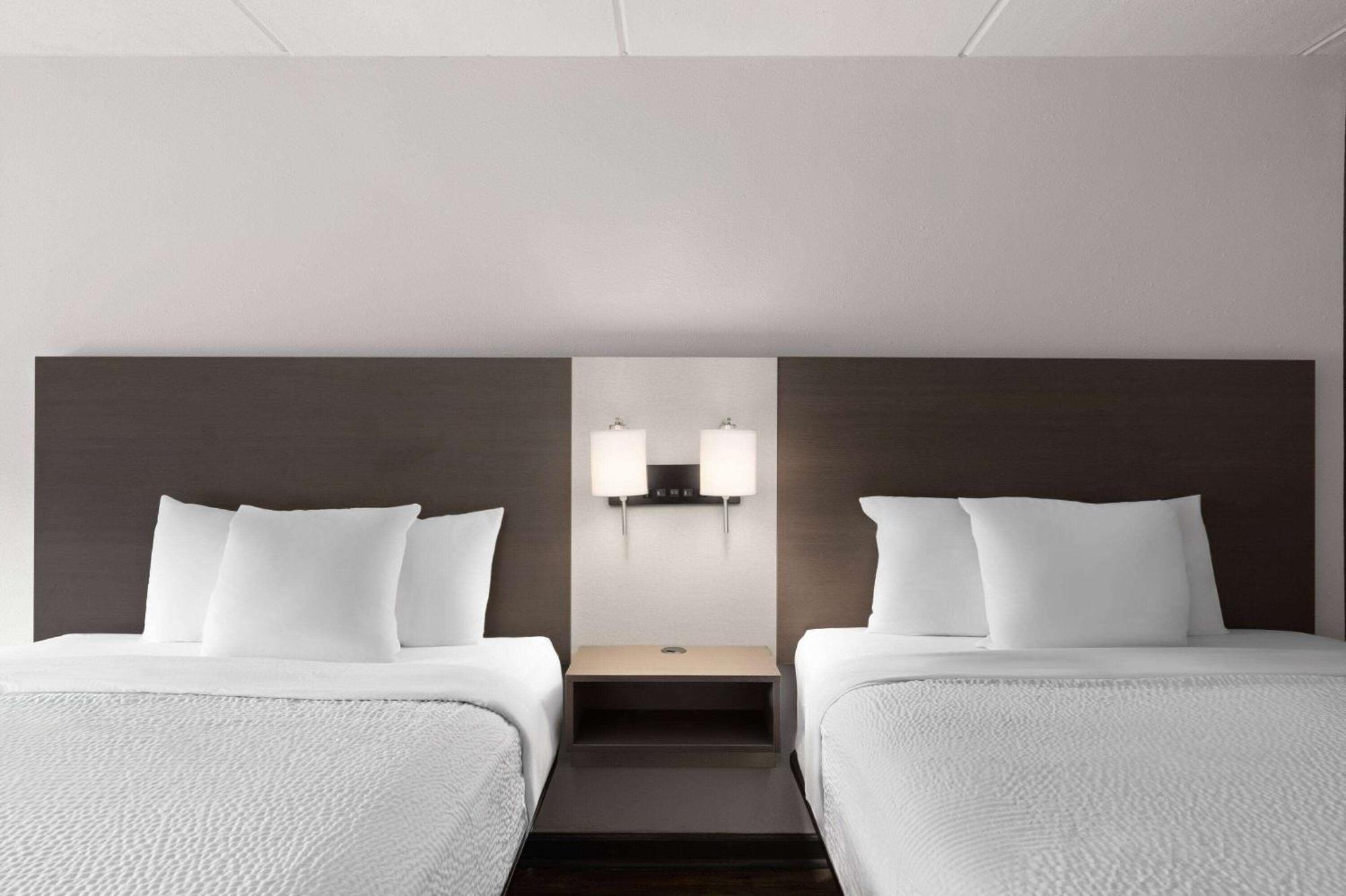ホテル Ramada By Wyndham ベーンブリッジ エクステリア 写真