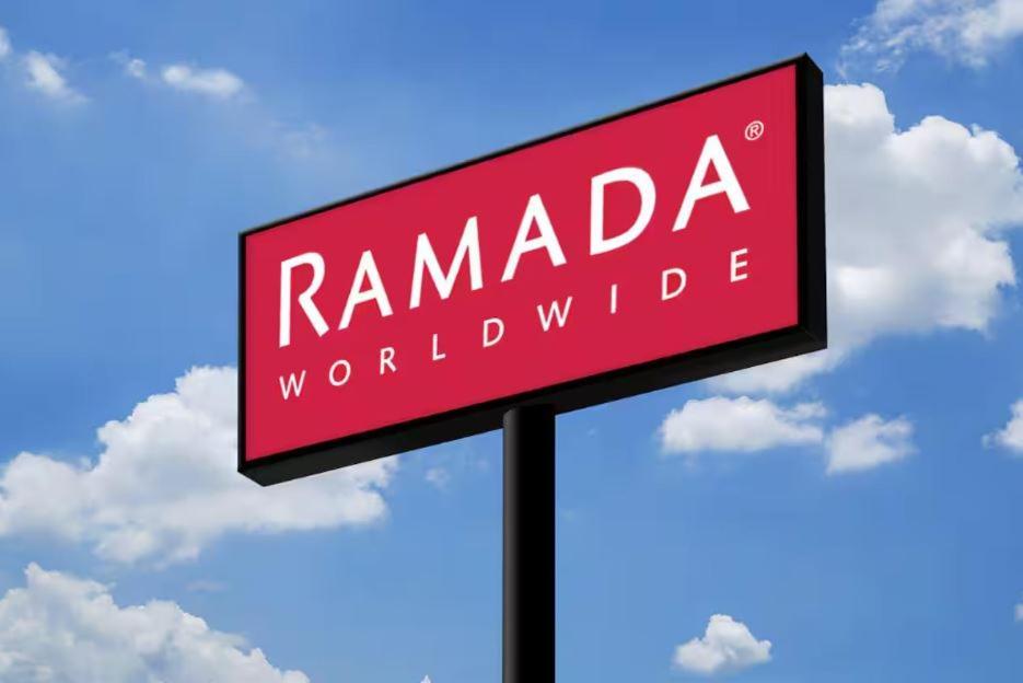 ホテル Ramada By Wyndham ベーンブリッジ エクステリア 写真